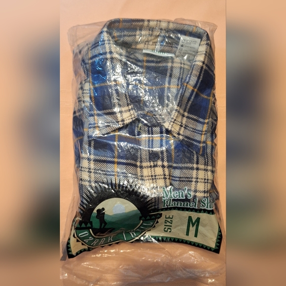 NWOT OZARK TRAIL long sleeve button down flannel shirt Size M - Picture 3 of 5